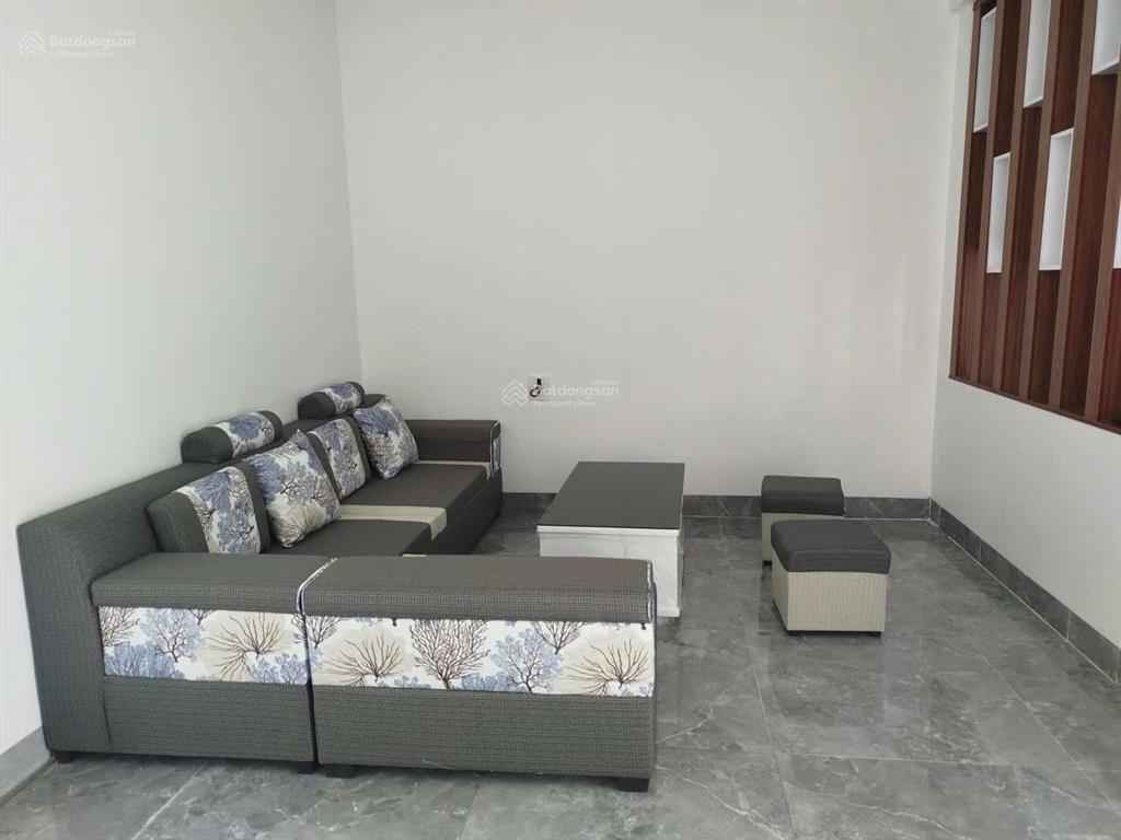 Bán nhà thạch bàn 50.4m2 x 4.5 tầng. nhà có sân cổng riêng. chỉ 15m ra ngõ thông ô tô. giá 6.7 tỷ