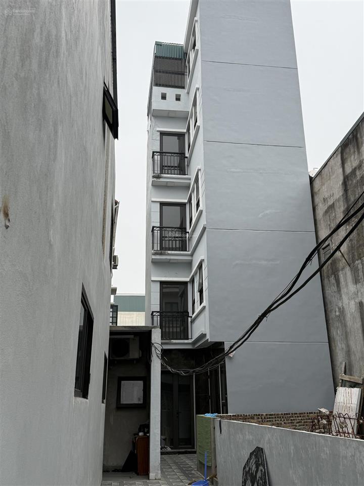 Bán nhà thạch bàn 50.4m2 x 4.5 tầng. nhà có sân cổng riêng. chỉ 15m ra ngõ thông ô tô. giá 6.7 tỷ