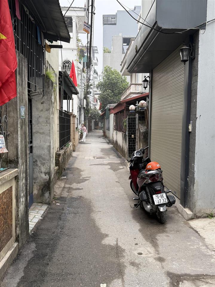 Bán nhà thạch bàn 50.4m2 x 4.5 tầng. nhà có sân cổng riêng. chỉ 15m ra ngõ thông ô tô. giá 6.7 tỷ