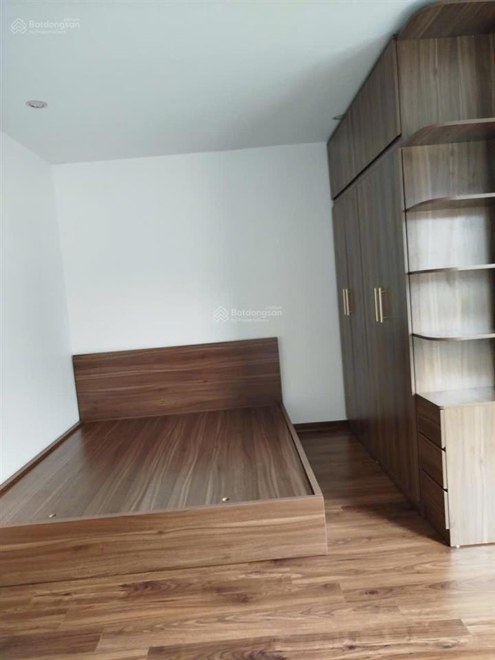 Bán nhà thạch bàn 50.4m2 x 4.5 tầng. nhà có sân cổng riêng. chỉ 15m ra ngõ thông ô tô. giá 6.7 tỷ