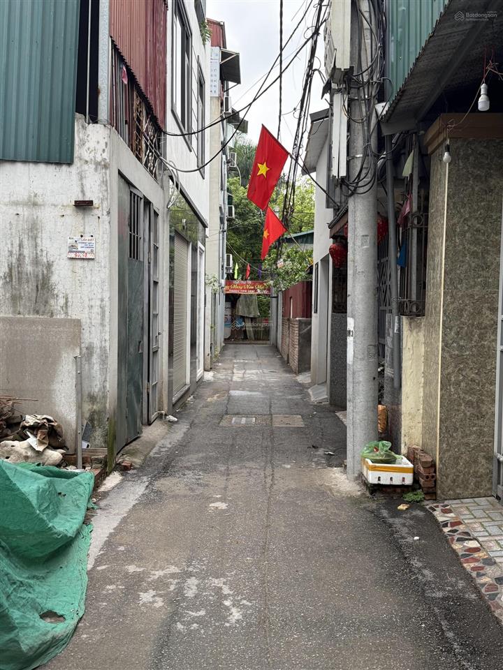 Bán đất có sẵn nhà cấp 4 thạch bàn long biên hàng f0 giá đầu tư quá tốt. chỉ 5.25 tỷ có ra lộc