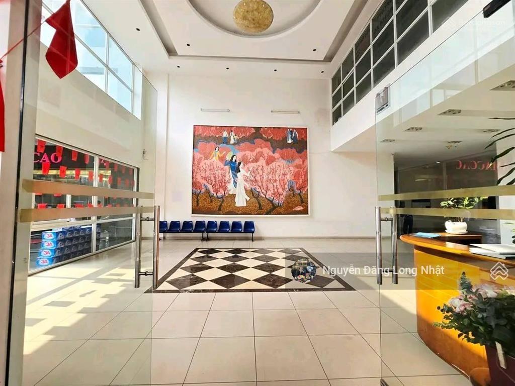 Bán gấp căn hộ ở chung cư vườn đào diện tích 60m2, 2pn, tầng trung view thoáng, giá chào bán 6.3 tỷ