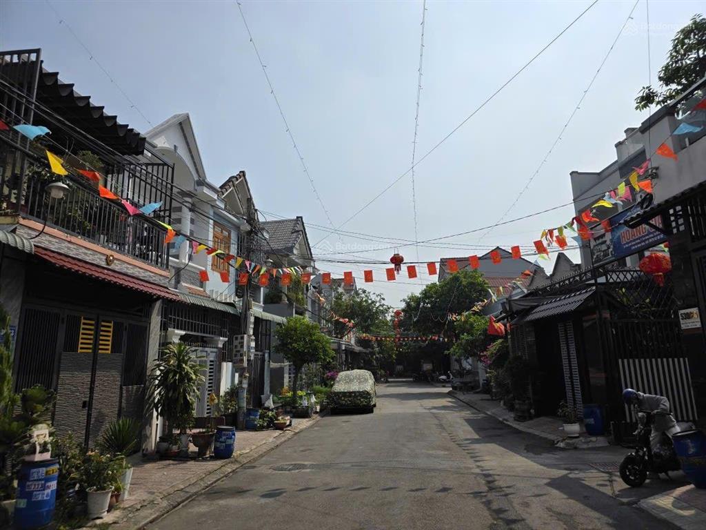 Nhà phố kdc hoàng hùng gần ngay ngã tư chiêu phường tân đông hiệp tp dĩ an