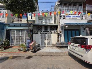 Nhà phố kdc hoàng hùng gần ngay ngã tư chiêu phường tân đông hiệp tp dĩ an