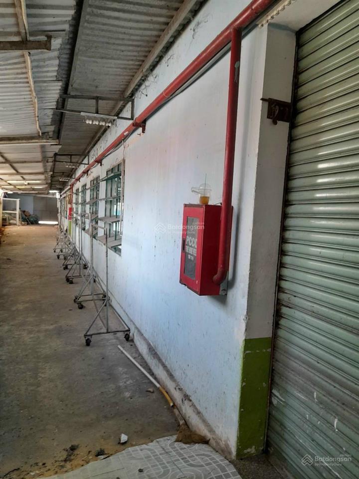 Cho thuê nhà xưởng 1200m2 vừa hết hợp đồng tại ngã tư quang trung phường đông hưng thuận