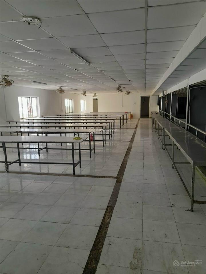 Cho thuê nhà xưởng 1200m2 vừa hết hợp đồng tại ngã tư quang trung phường đông hưng thuận