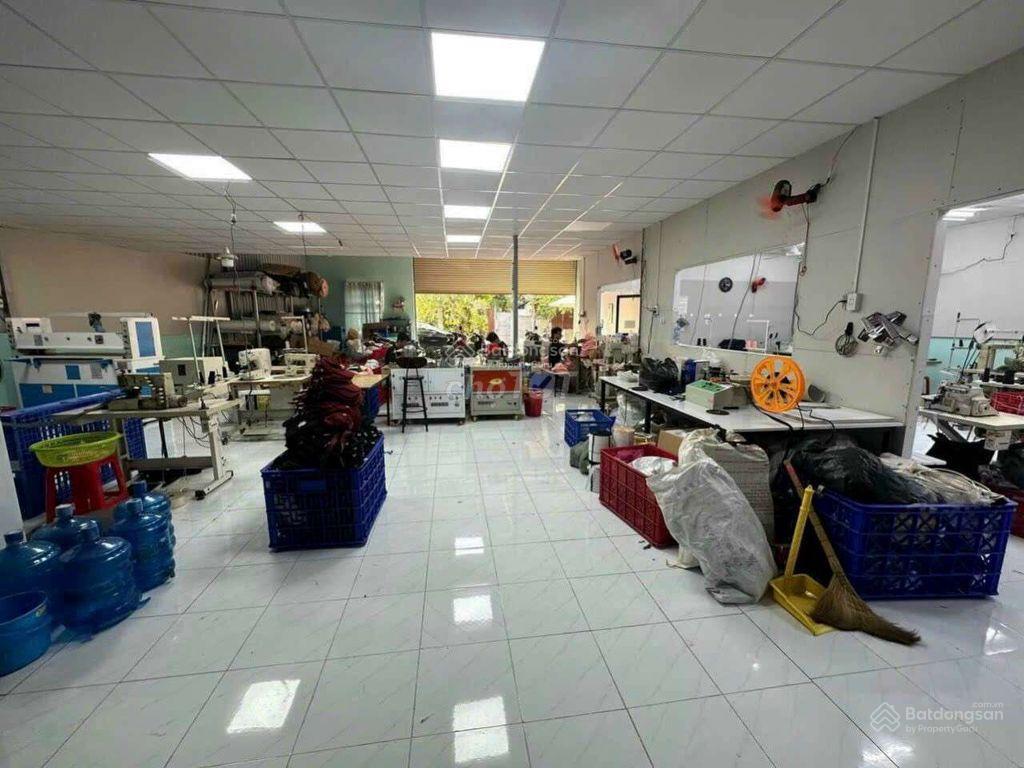 Cho thuê nhà xưởng 1200m2 vừa hết hợp đồng tại ngã tư quang trung phường đông hưng thuận