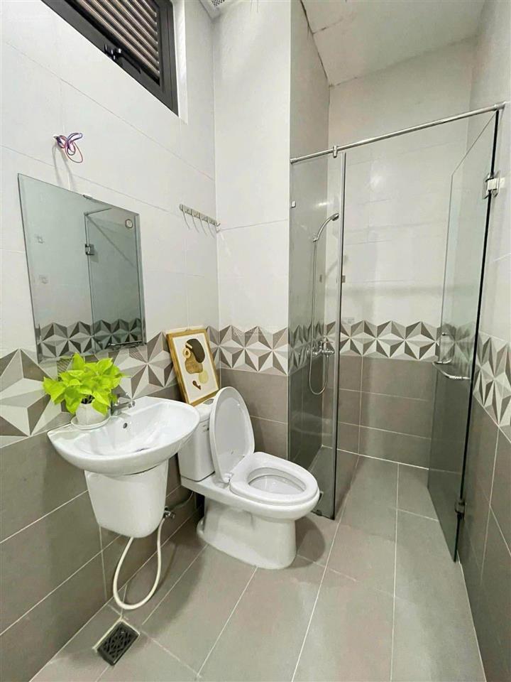 Căn hộ mới xây full nội thất, ban công, cửa sổ, ngay ngã tư tô ký  chung cư tô ký tower