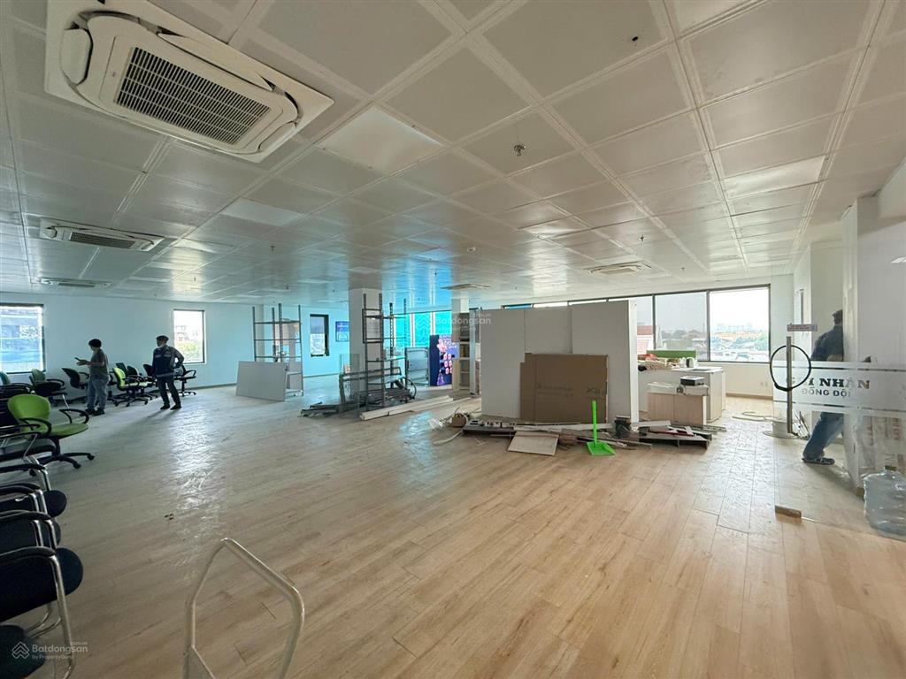 Cho thuê văn phòng sẵn nội thất mới 200m2 đường nguyễn văn hưởng, thảo điền, quận 2