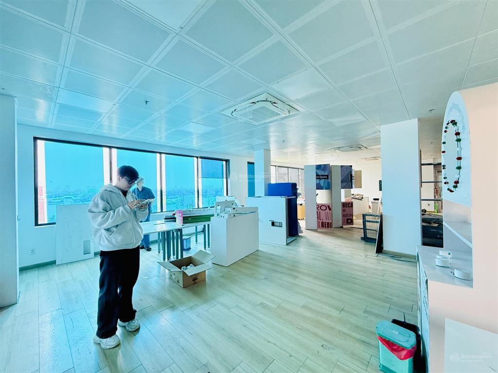 Cho thuê văn phòng sẵn nội thất mới 200m2 đường nguyễn văn hưởng, thảo điền, quận 2