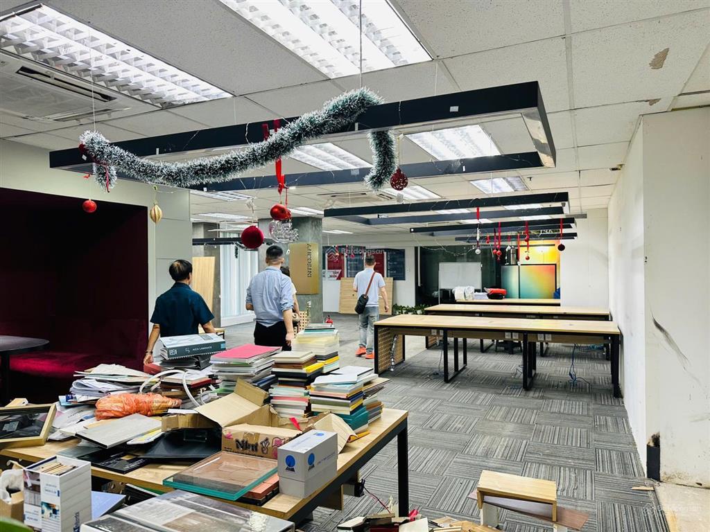 Cho thuê văn phòng 778 m2, cho thuê văn phòng đường bến vân đồn, quận 4 sẵn nội thất giá 270 triệu