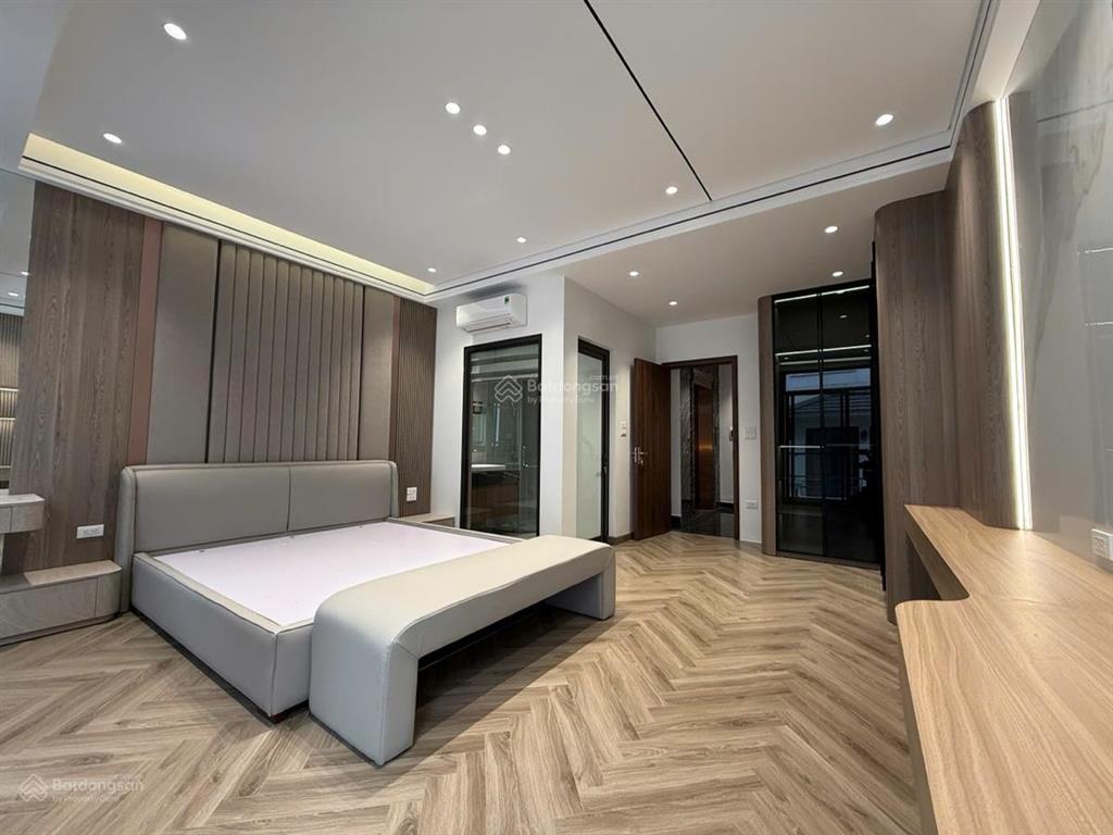 Nhà mới đón tết  đội cấn  ba đình  gara ô tô  7 tầng thang máy  tặng nội thất  giá hơn 24tỷ