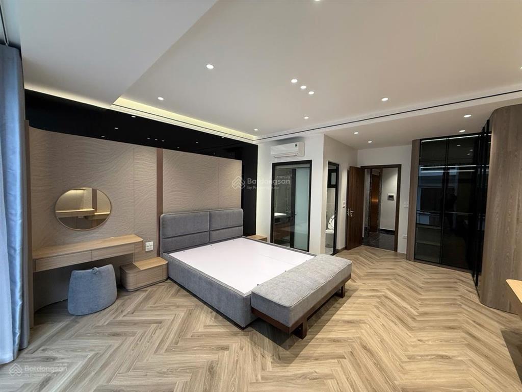 Nhà mới đón tết  đội cấn  ba đình  gara ô tô  7 tầng thang máy  tặng nội thất  giá hơn 24tỷ