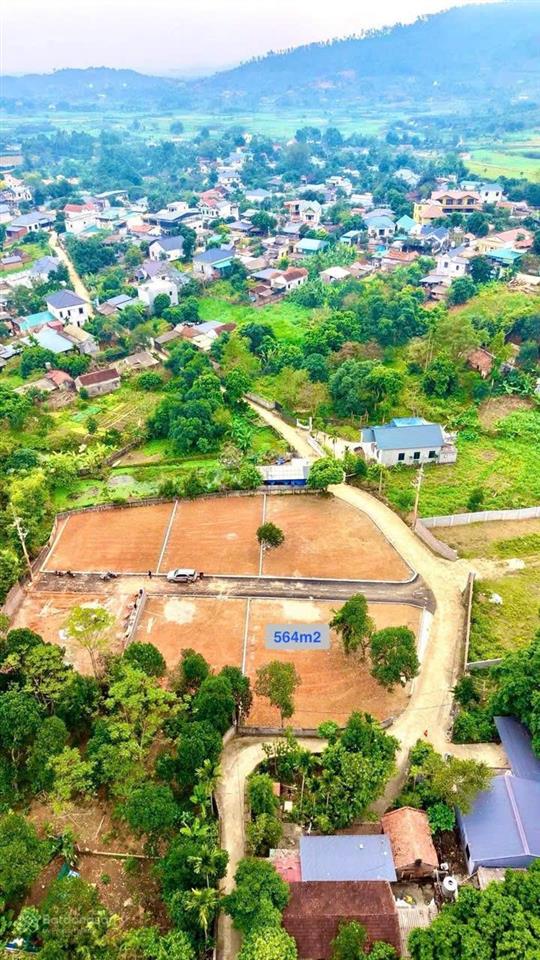Cần chuyển nhượng lô góc 3 mặt tiền với dt 564m2 thực tế 611m2 có 150m2tc tại yên bài