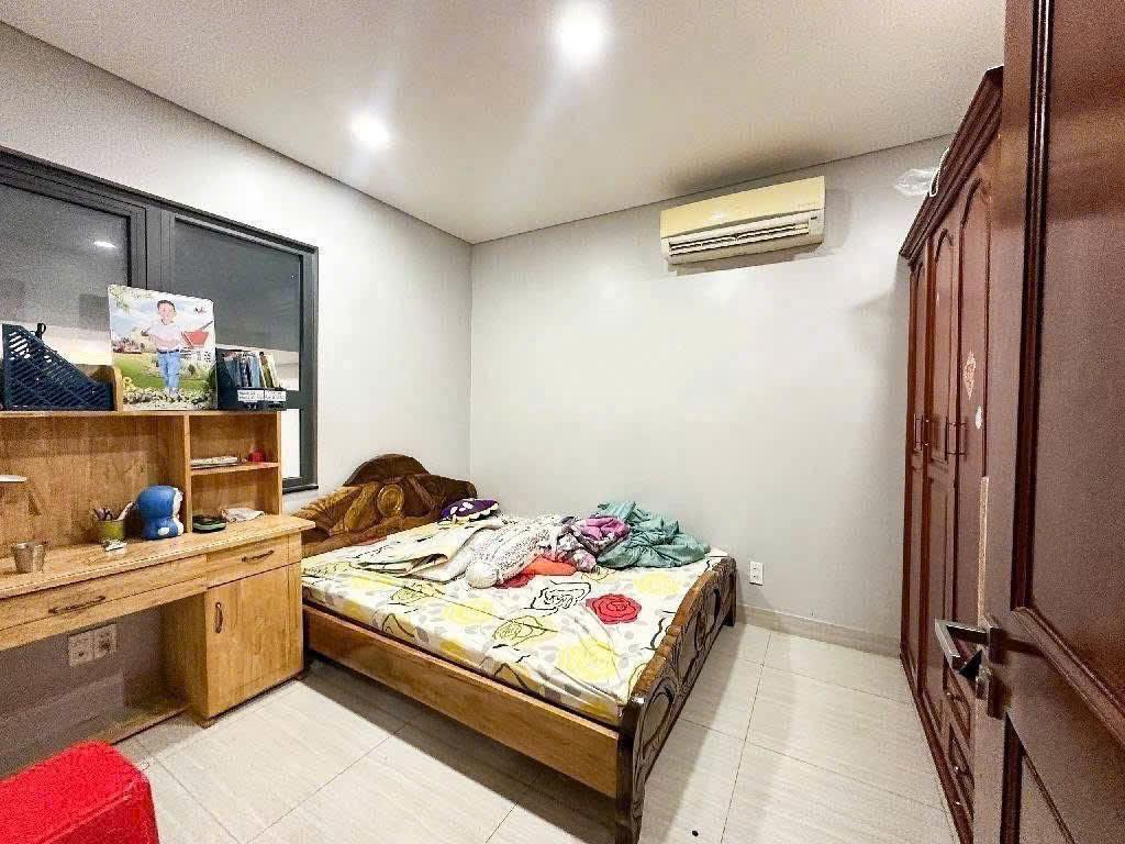 Bán nhà dt  5.8 x10m hxh cách mạng tháng tám  đầu hẻm là trạm ga metro  giá chỉ 8.5 tỷ tl