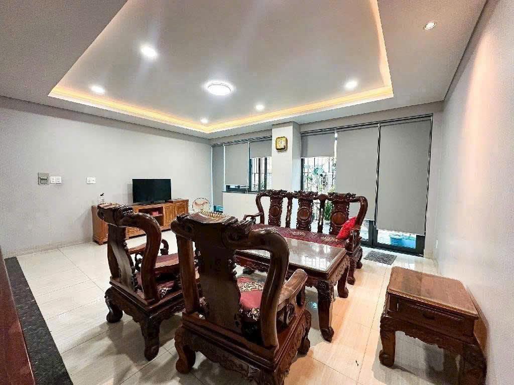 Bán nhà dt  5.8 x10m hxh cách mạng tháng tám  đầu hẻm là trạm ga metro  giá chỉ 8.5 tỷ tl