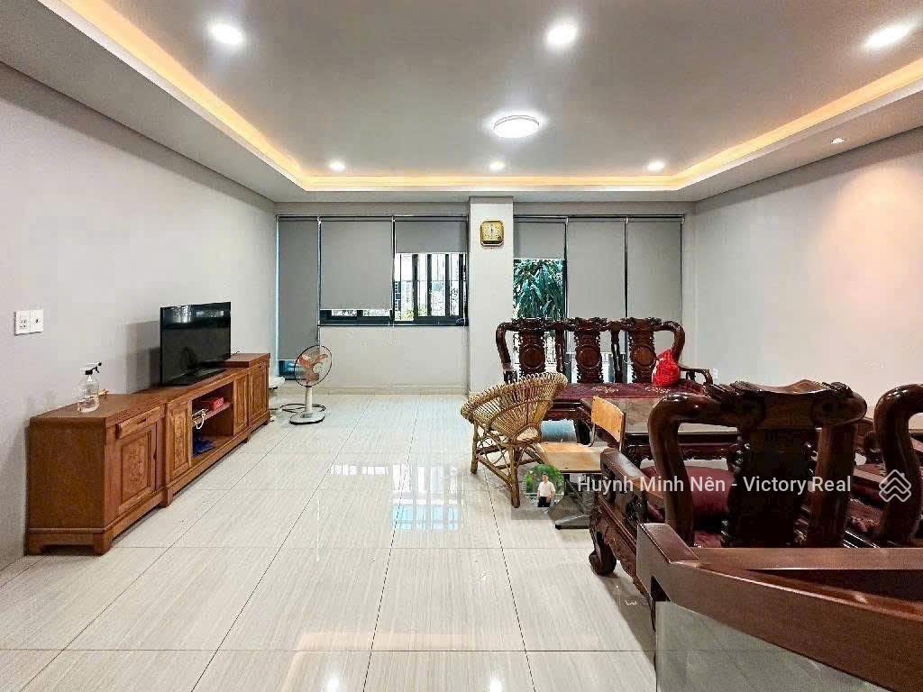 Bán nhà dt  5.8 x10m hxh cách mạng tháng tám  đầu hẻm là trạm ga metro  giá chỉ 8.5 tỷ tl