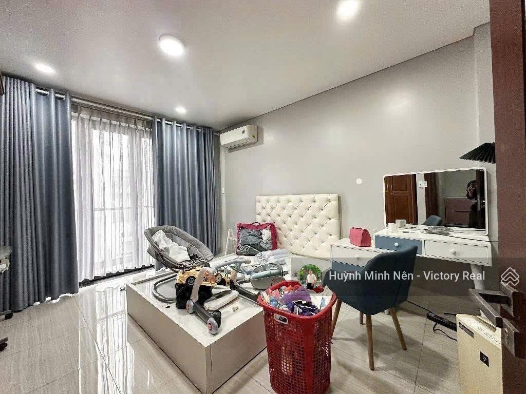 Bán nhà dt  5.8 x10m hxh cách mạng tháng tám  đầu hẻm là trạm ga metro  giá chỉ 8.5 tỷ tl