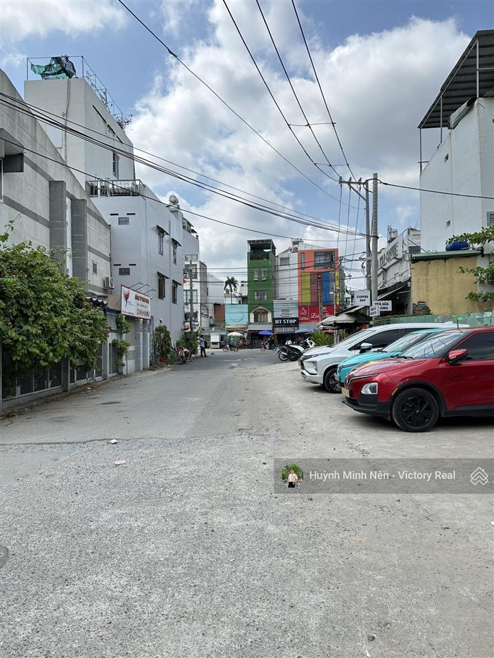 Bán nhà dt  5.8 x10m hxh cách mạng tháng tám  đầu hẻm là trạm ga metro  giá chỉ 8.5 tỷ tl