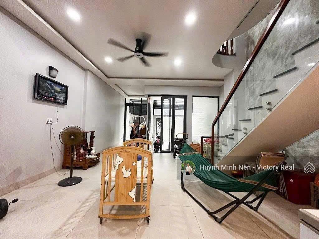 Bán nhà dt  5.8 x10m hxh cách mạng tháng tám  đầu hẻm là trạm ga metro  giá chỉ 8.5 tỷ tl