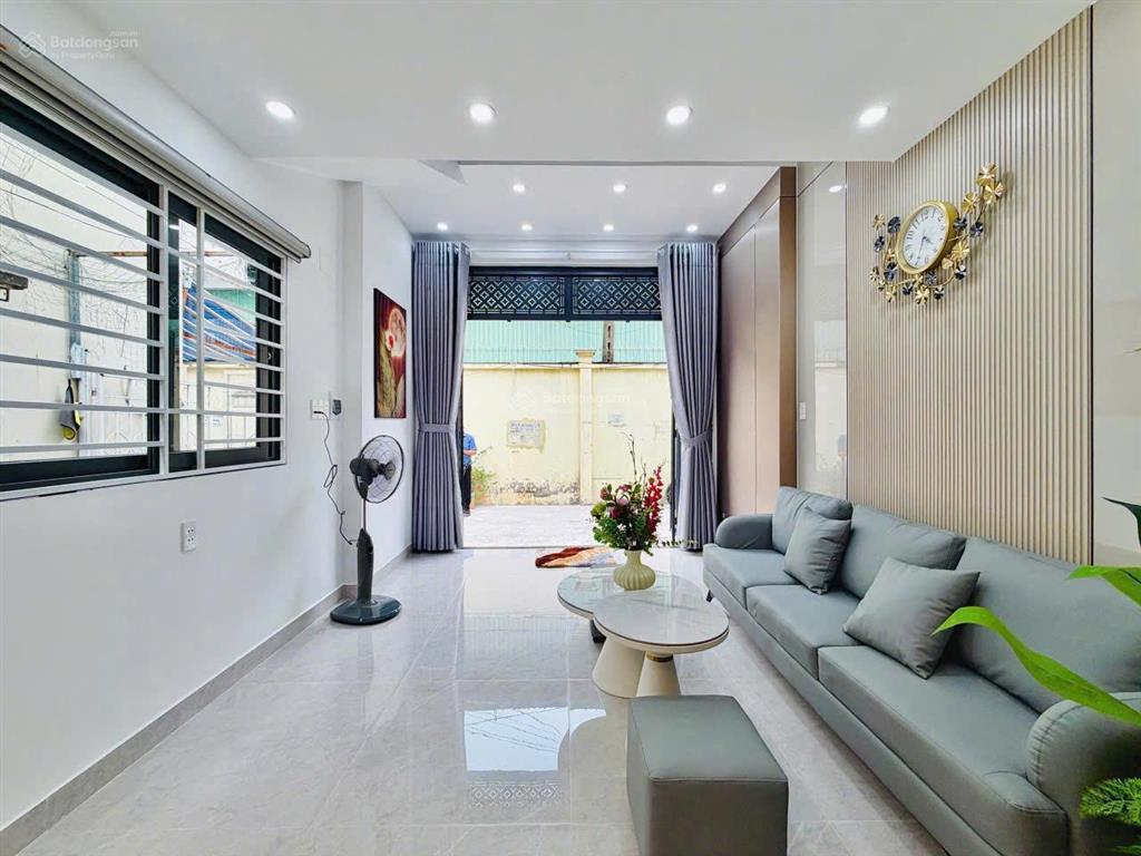 Nhà đẹp 3 tầng, hxh trần thị trọng, p15, gần nhà ga t3 (3.5 x 10m)  giá chỉ 6.05 tỷ tl