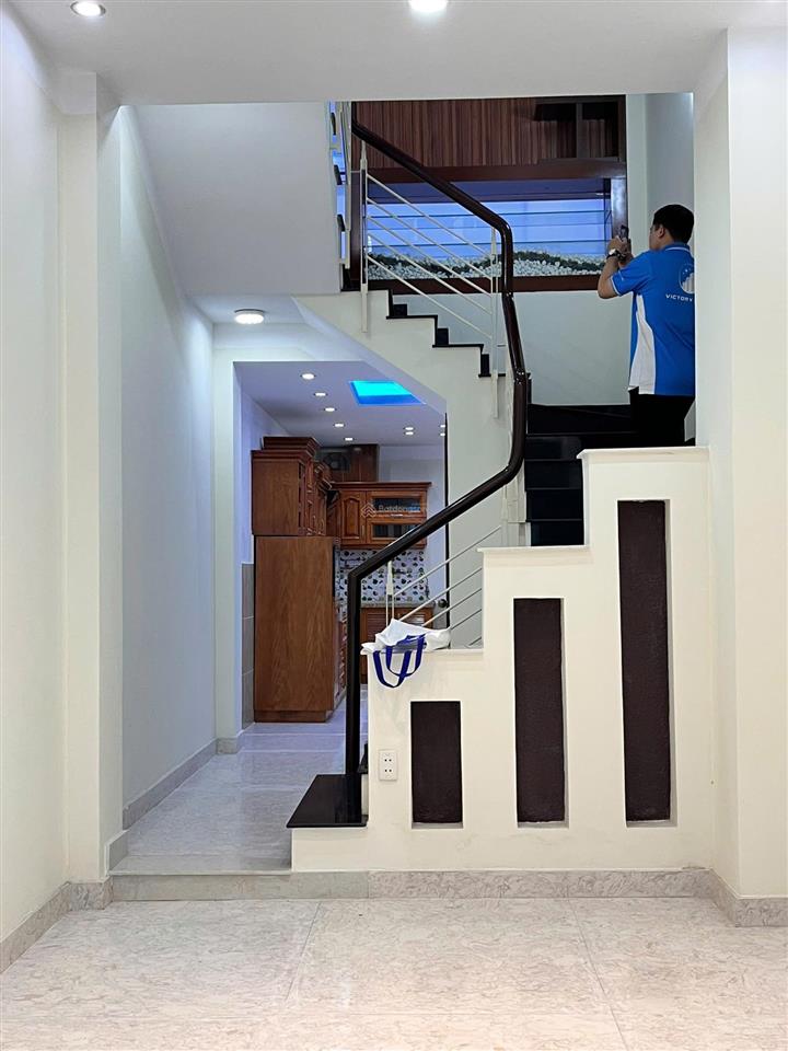 Bán nhà hxh lê văn sỹ ra đặng văn ngữ  khu sang  5tầng, 6pn có thể cải tạo 8pn, tiện làm vp, chdv