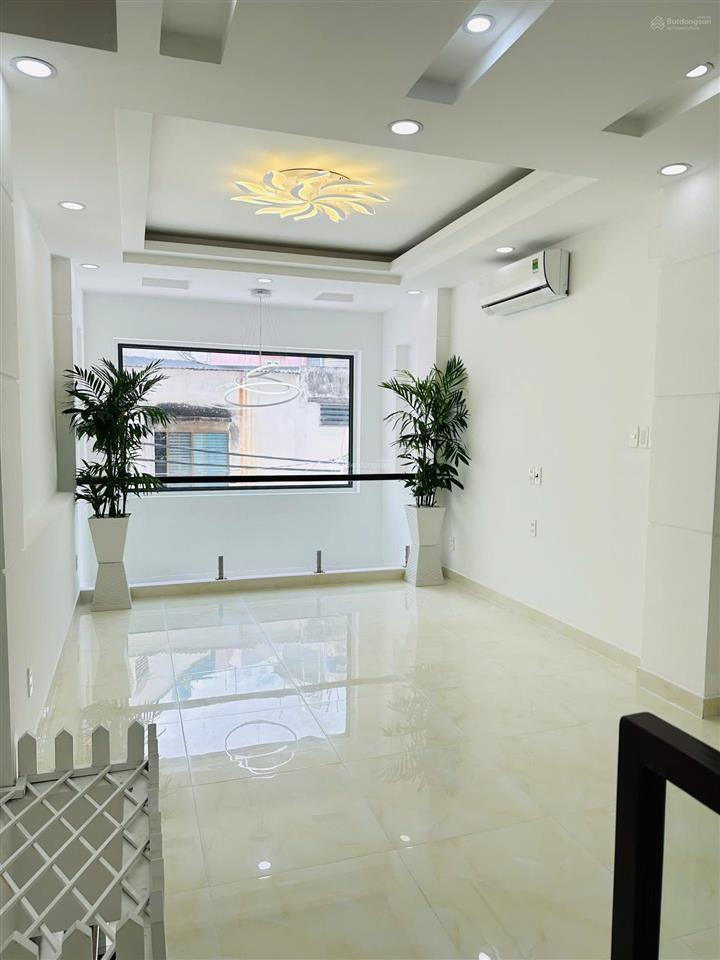Bán nhà đẹp 5 tầng gần chợ phạm văn hai  lê văn sỹ  chỉ nhỉnh 6 tỷ!