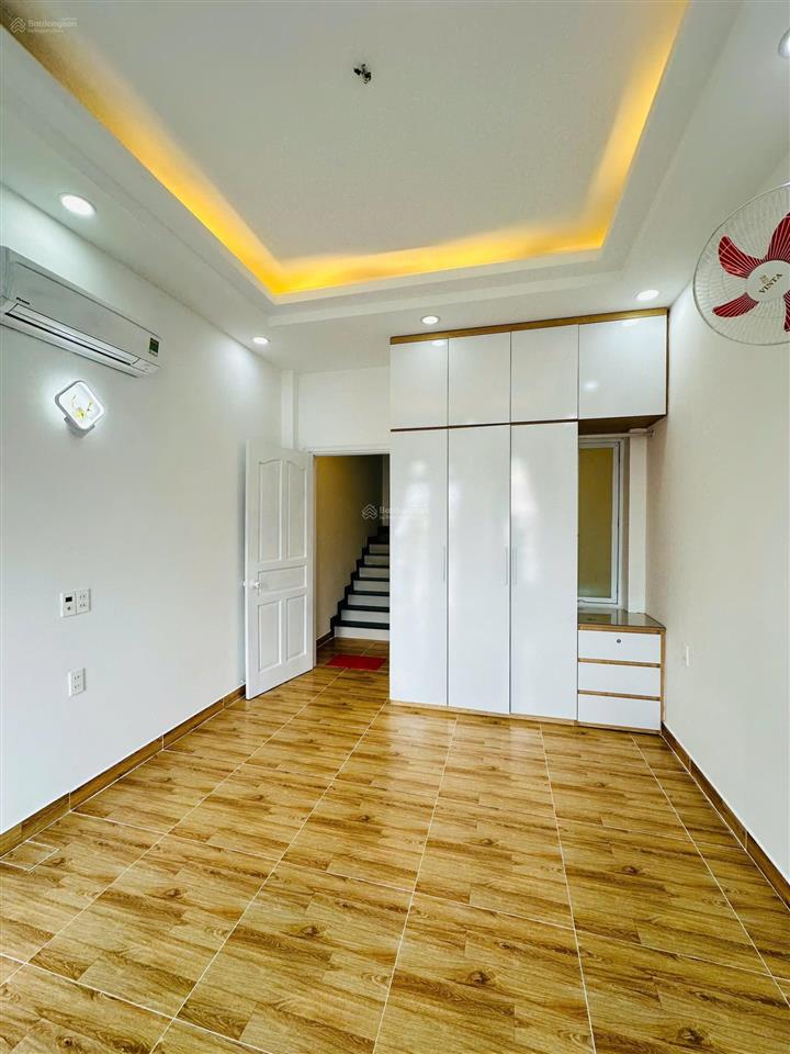 Bán nhà đẹp 5 tầng gần chợ phạm văn hai  lê văn sỹ  chỉ nhỉnh 6 tỷ!