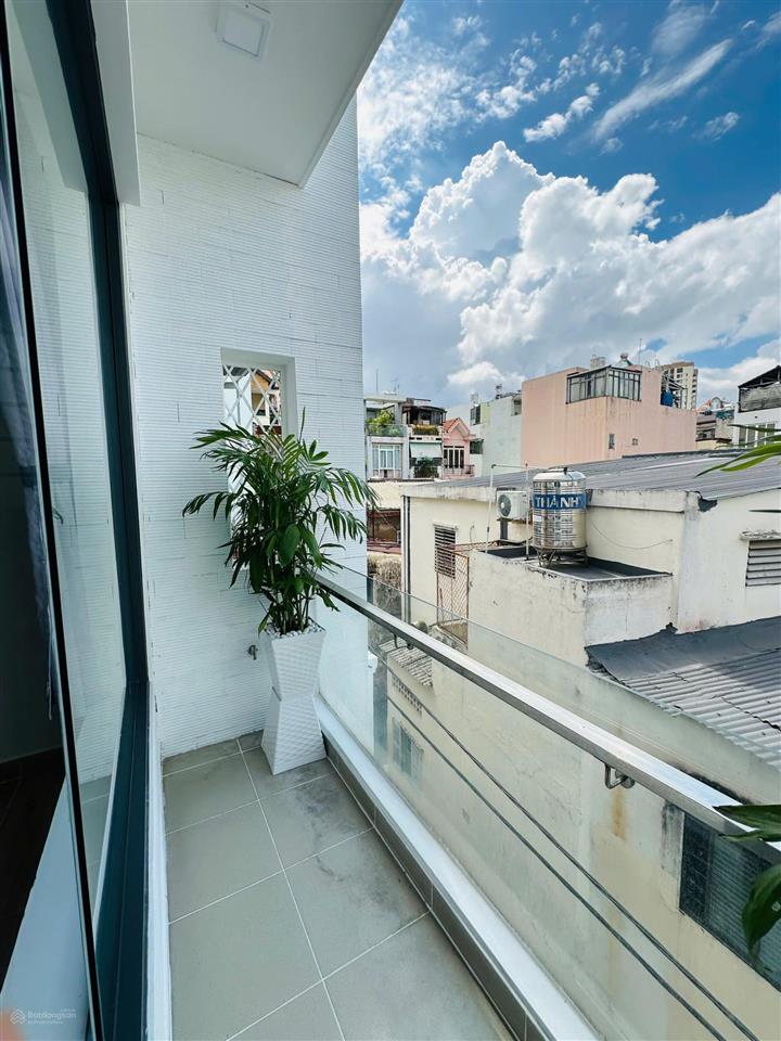 Bán nhà đẹp 5 tầng gần chợ phạm văn hai  lê văn sỹ  chỉ nhỉnh 6 tỷ!