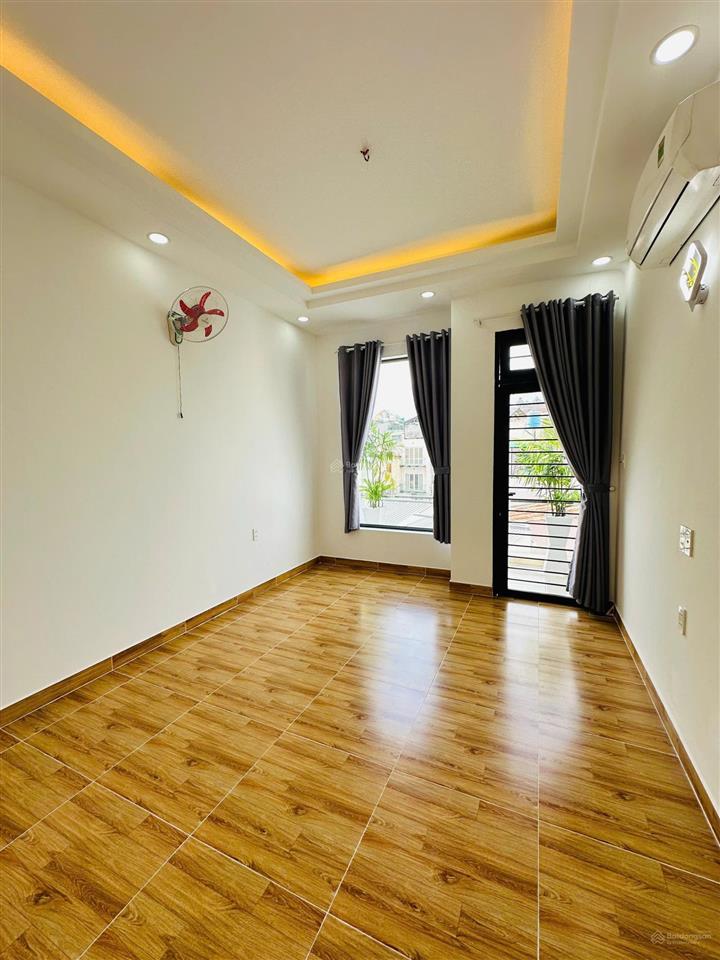 Bán nhà đẹp 5 tầng gần chợ phạm văn hai  lê văn sỹ  chỉ nhỉnh 6 tỷ!