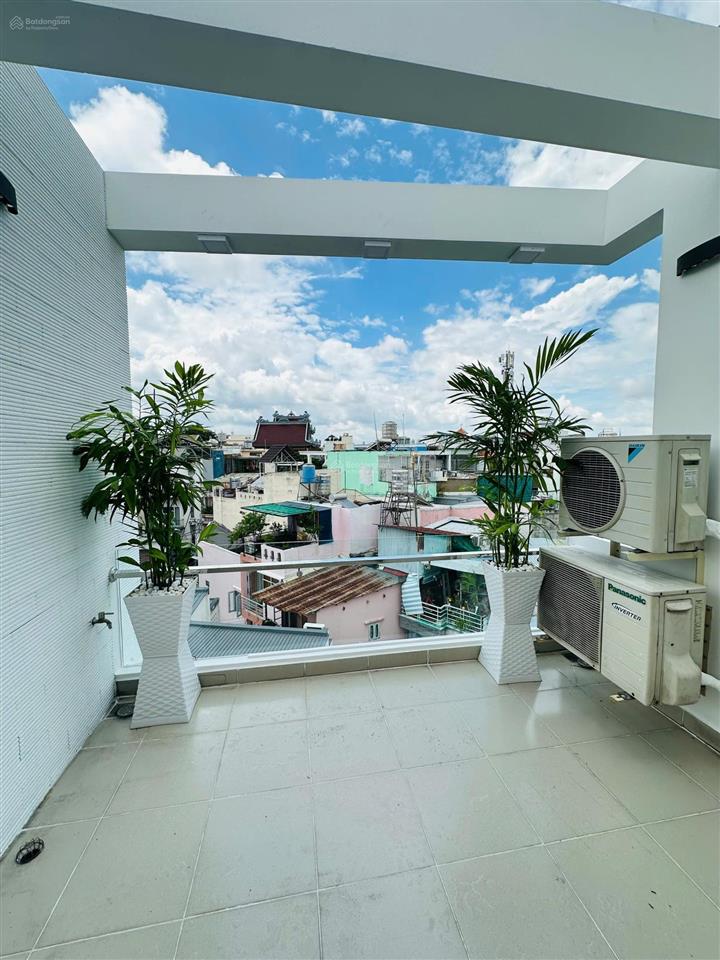 Bán nhà đẹp 5 tầng gần chợ phạm văn hai  lê văn sỹ  chỉ nhỉnh 6 tỷ!