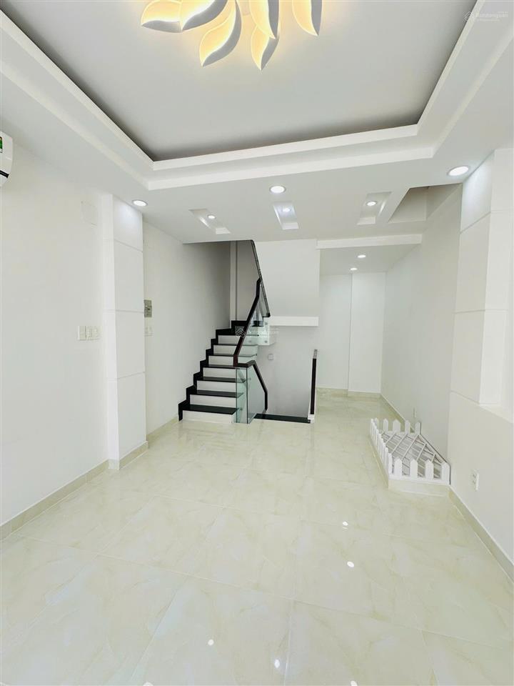 Bán nhà đẹp 5 tầng gần chợ phạm văn hai  lê văn sỹ  chỉ nhỉnh 6 tỷ!
