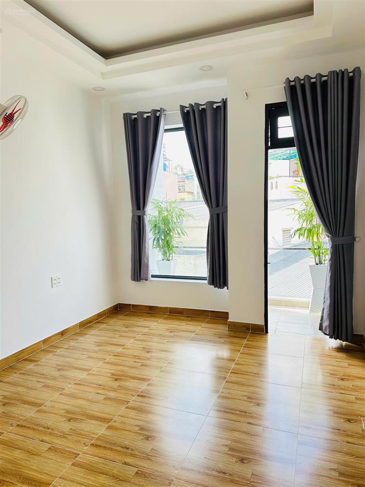 Bán nhà đẹp 5 tầng gần chợ phạm văn hai  lê văn sỹ  chỉ nhỉnh 6 tỷ!