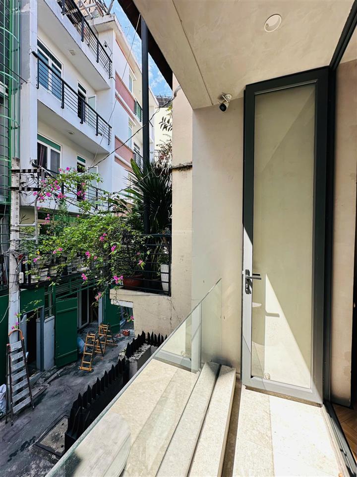 Nhà đẹp ngang 4.35m  70m2 hxh yên thế khu sân bay nhưng không ồn chỉ 12 tỷ tl