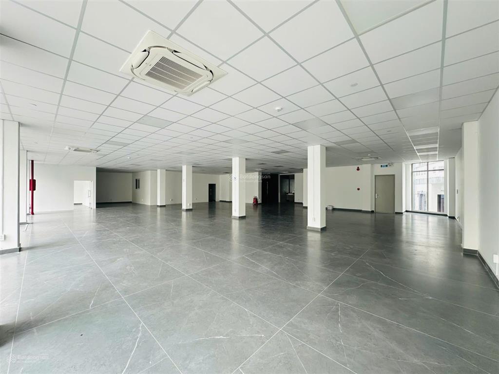 Chính chủ cho thuê tòa nhà mặt tiền lớn tại trung tâm phú nhuận