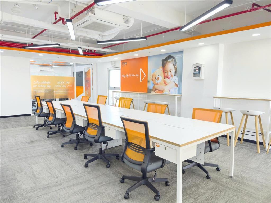 Cho thuê văn phòng 451 m2, có sẵn nội thất bàn ghế tại bình thạnh