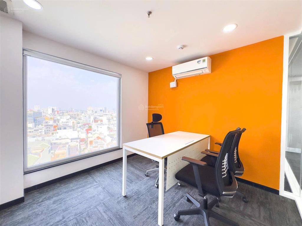 Cho thuê văn phòng 451 m2, có sẵn nội thất bàn ghế tại bình thạnh