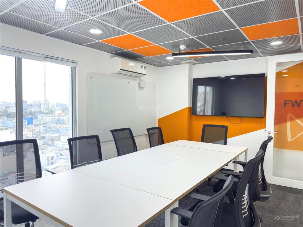 Cho thuê văn phòng 451 m2, có sẵn nội thất bàn ghế tại bình thạnh