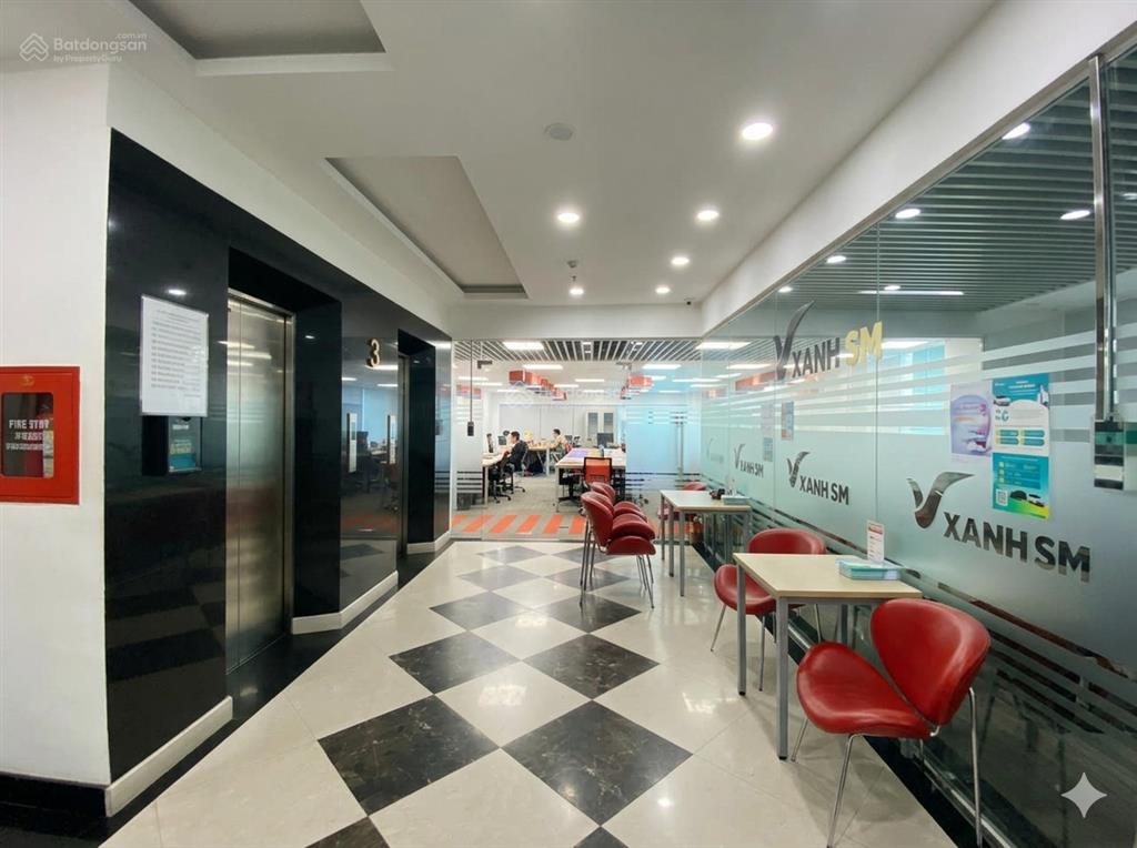 Cho thuê văn phòng 250 m2, có sẵn nội thất bàn ghế tại bình thạnh