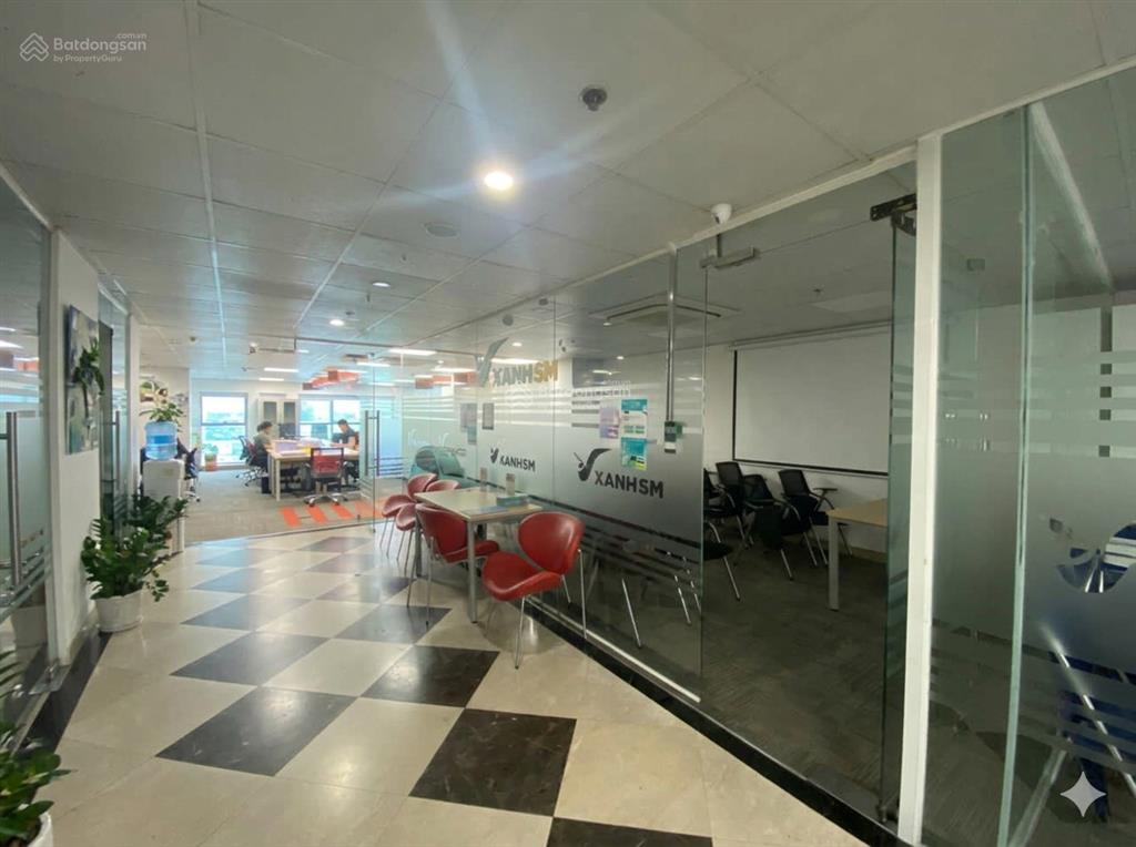 Cho thuê văn phòng 250 m2, có sẵn nội thất bàn ghế tại bình thạnh