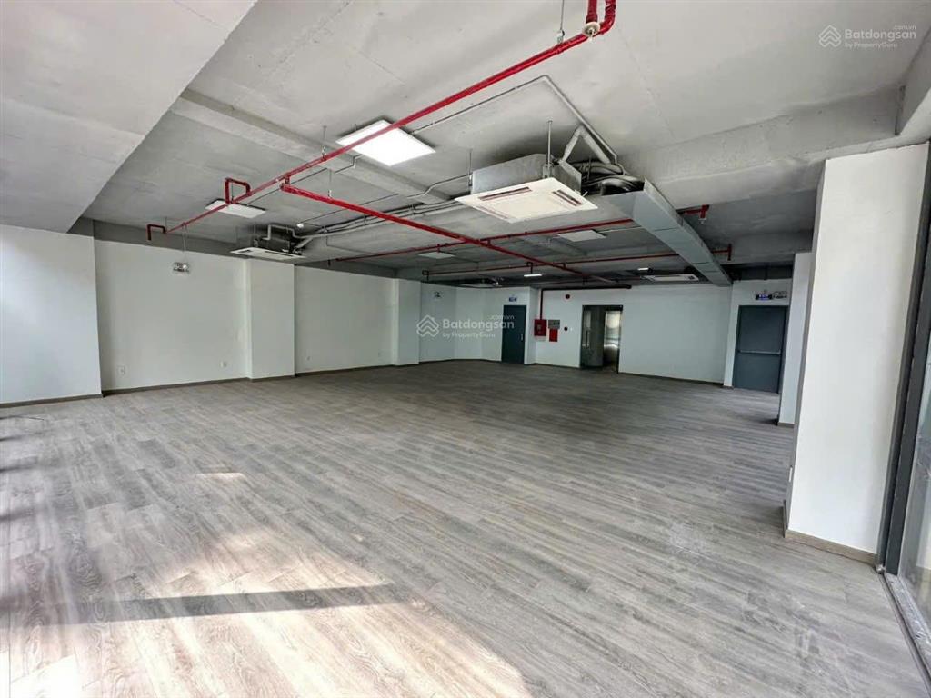 Cho thuê văn phòng 140 m2, tòa nhà mới xây tại quận 1