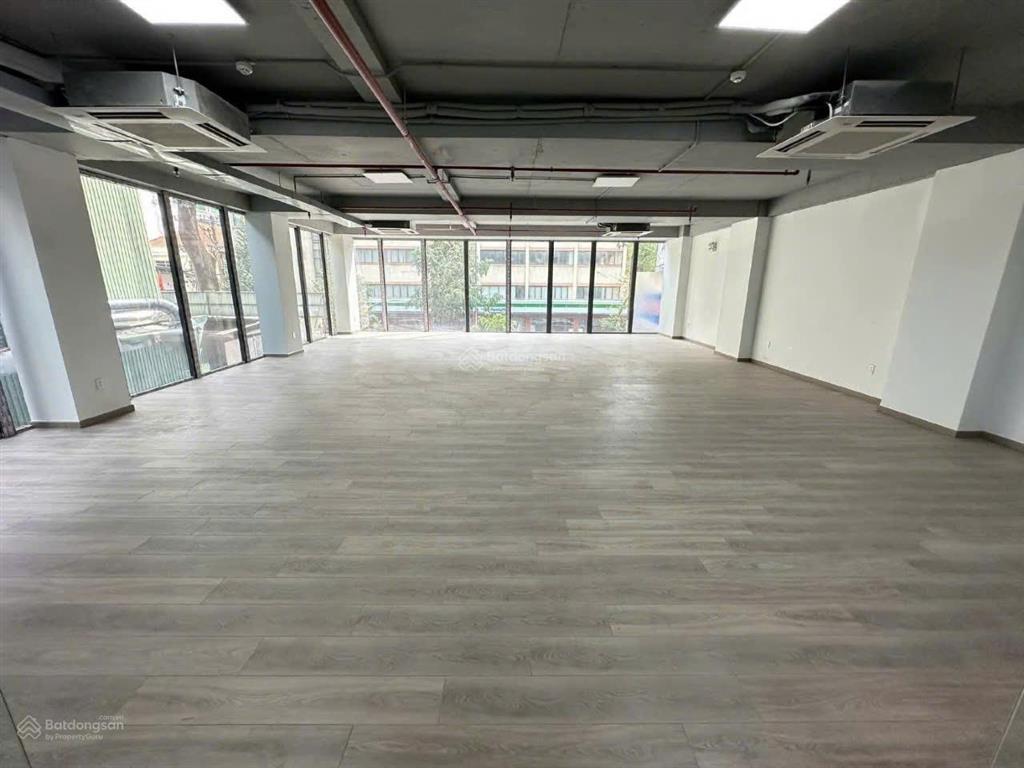 Cho thuê văn phòng 140 m2, tòa nhà mới xây tại quận 1