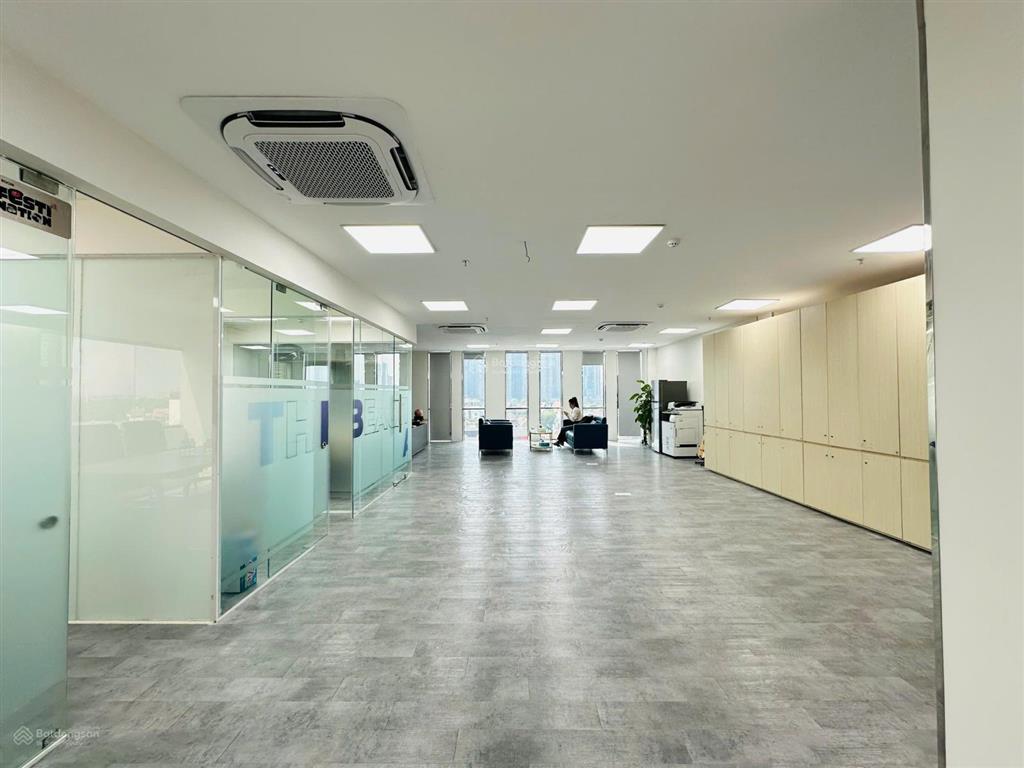 Cho thuê văn phòng 133.5 m2, có sẵn fitout tại quận 2