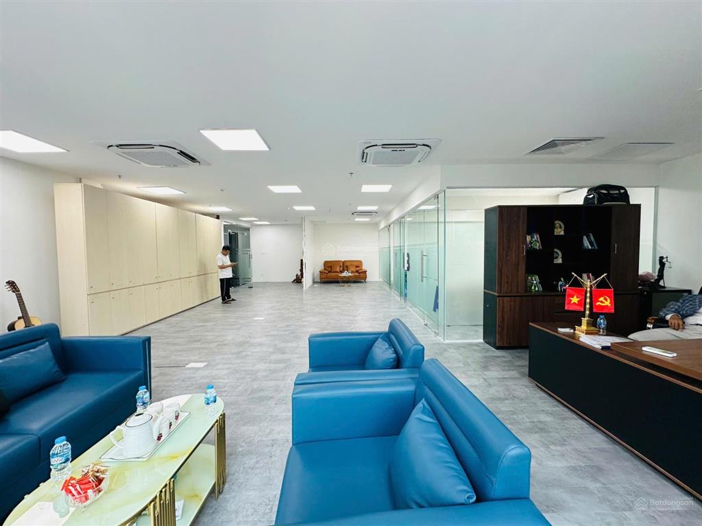 Cho thuê văn phòng 133.5 m2, có sẵn fitout tại quận 2