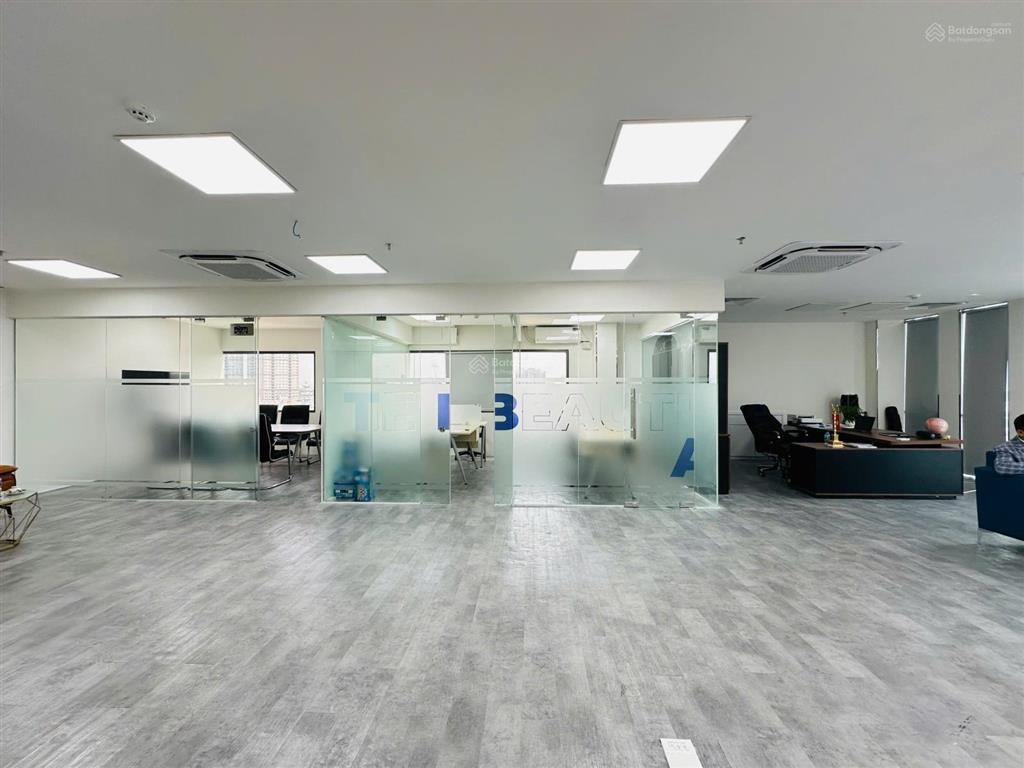 Cho thuê văn phòng 133.5 m2, có sẵn fitout tại quận 2