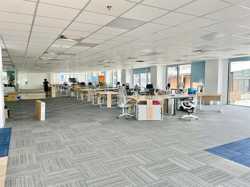Cho thuê văn phòng 200 m2 tại tân bình