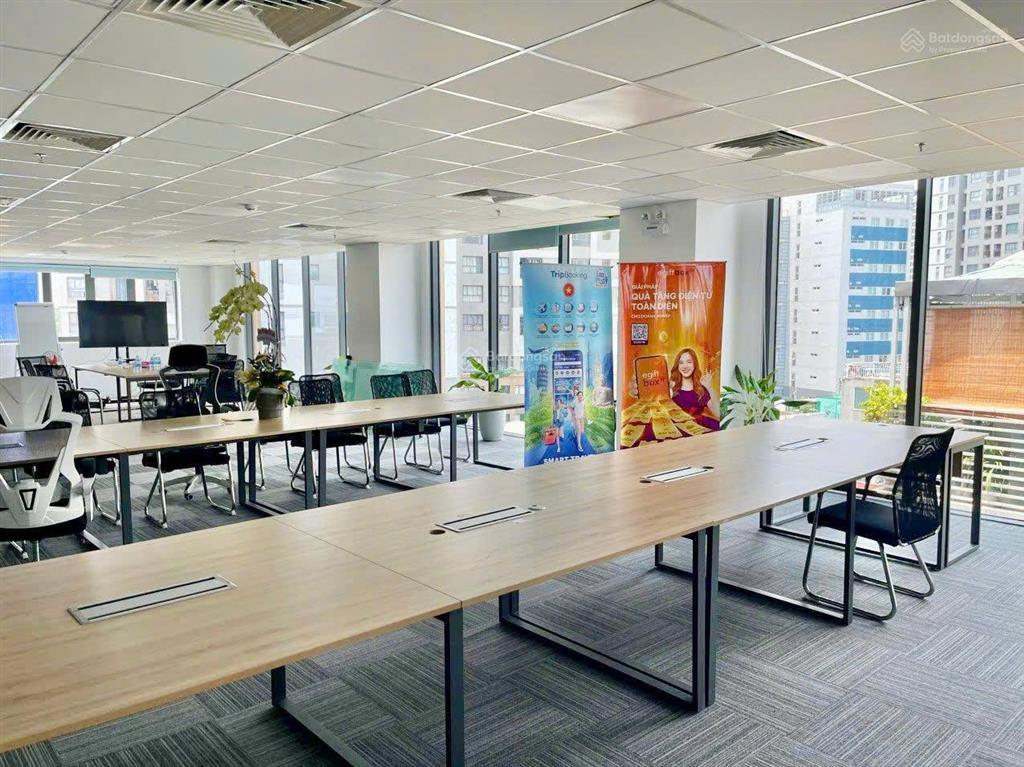 Cho thuê văn phòng 200 m2 tại tân bình