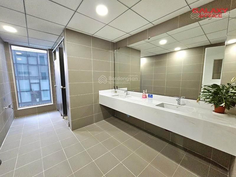 Cho thuê văn phòng mới, giá rẻ, diện tích 300 m2, tại phú nhuận