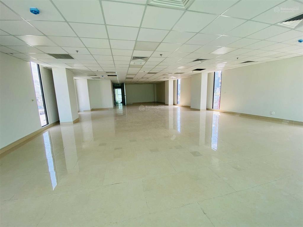 Cho thuê nguyên tòa văn phòng mới, chính chủ, diện tích 3.087 m2 tại hàng xanh  bình thạnh