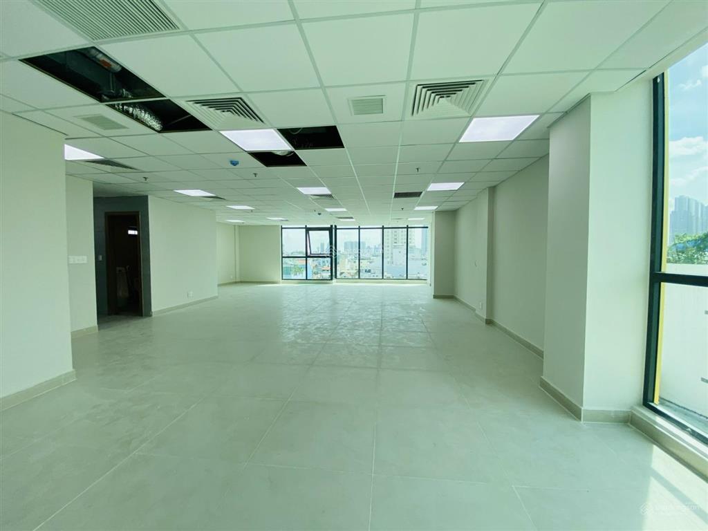 Cho thuê nguyên tòa văn phòng mới, chính chủ, diện tích 3.087 m2 tại hàng xanh  bình thạnh